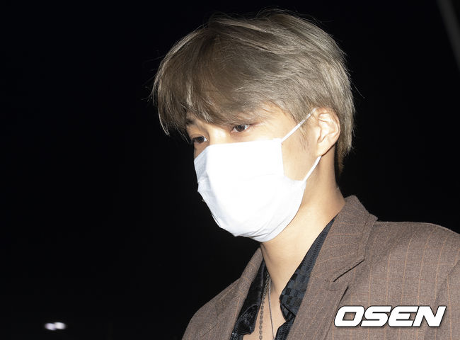Group EXO left for Bangkok, Thailand on the afternoon of the 19th through ICN airport KIX Passenger Terminal l.Group EXO Kai is moving to the departure hall.
