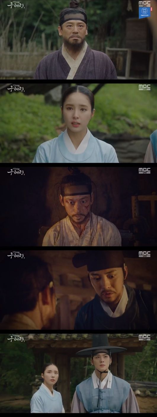 Cha Eun-woo and Shin Se-kyung joined forces to find hidden herbs.In the MBC drama The New Entrance Rookie Historian Goo Hae-ryung broadcasted on the 19th, Rookie Historian Goo Hae-ryung and Lee Lim (Cha Eun-woo) searched for the secrets hidden by Seoraewon to find the truth.On this day, someone circulated the exhibition of Hodam, a gold medal.Rookie Historian Goo Hae-ryung learned that Hodams book was the one Irim was looking for and read it all night.Before Mr. Hodam, there was the truth of Seoraewon made by Youngan and King Hodam.Rookie Historian Goo Hae-ryung visited Irim, who asked, Have you read the Hodam book? What do you think? Do you believe that the contents of this book are true?Rookie Historian Goo Hae-ryung reduced the end of the remark, At least this is what I remember: if this book is true.Lee said, There is no record of me in the diary of Seung Jung Won and no one talks about the record of the day, but I need to know what happened on the day I was born and the death of the king.Rookie Historian Goo Hae-ryung said, In the year of the war, Kim Il-mok was penalized for not giving a diary to the diary.There is a rumor that I have hidden the herb somewhere now. Irim asked, So there is a herb somewhere. Rookie Historian Goo Hae-ryung and Lee Lim went together to find the reef left by Kim Il-mok.Irim and Rookie Historian Goo Hae-ryung visited the old officer, who was Kim Il-moks colleague; however, he did not know anything about drunkenness.Rookie Historian Goo Hae-ryung said, Do you remember Seoraewon? It is the girl of Youngan who was the dean of Seoraewon.I came here because I wanted to know what happened to my father, he said.Then the old officer said, When I was in Sungkyunkwan, your father was a direct man. Kim Il-mok is the one who kept the candle until the end. Before Kim Il-mok died, he said, There is writing on a blue forested island. Baro was where the herbs were hidden.Irim heard this story and ran to Baro Greenshall, where he said, Have you thought about it, what it means?