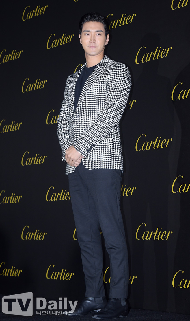 Cartier Eat Just Ang Clue Party Photo Call Event was held at the Es Factory in Seoul City Sejongdong District on the afternoon of the 19th.Super Junior Choi Siwon attended the event and shined.[Cartier Eat Just Ang Clue Party Photocall