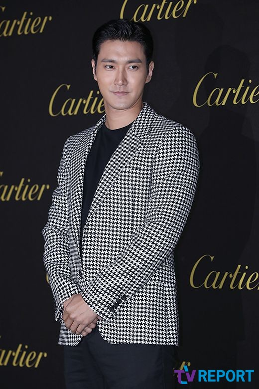 Singer and actor Choi Siwon attended a jewelery brand launch commemorative party held at the Seongsu-dong Esfactory in Seoul City, Seoul, on the afternoon of the 19th.