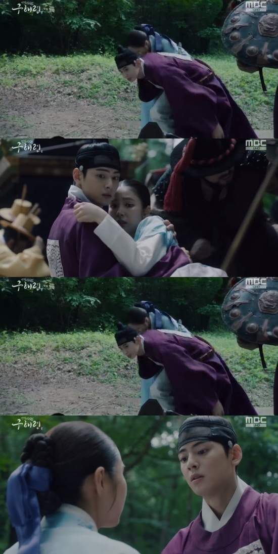 New cadet Rookie Historian Goo Hae-ryung Cha Eun-woo and Shin Se-kyung revealed their affection for each other.In the 33rd and 34th MBC drama The New Entrepreneur Rookie Historian Goe-ryung broadcast on the 18th, Lee Rim (Cha Eun-woo) Rookie Historian Goo Hae-ryung (Shin Se-kyung) were shown trying to accept the farewell.On the same day, Lee Tae (Kim Min-sang) ordered the Wedding Bible to be destroyed, and Dae-han Lim (Kim Yeo-jin) took Lee to visit the tomb of King Yong-ju Lee Kyum (Yoon Jong-hoon).After going to the grave, Im drank with Lee Lim and said, It would have been better if the mate of the Taoist was together on a good day.I will find the right Kyusu for our garden on the day when this grandmother is not long. But Irim said, I dont want to marry now; I realized that being a mans fascination is a way to hold all the lives of that GLOW.The device is not enough yet, he said. Do not say so much, but there is another man in the land like a garden.Further, Mr. Lim told Rookie Historian Goo Hae-ryung, Is not it?I think you have seen it in the melted hall. Rookie Historian Goo Hae-ryung said, You are a great soldier.There is no shortage of any GLOW. At this time, an awkward airflow flowed between Irim and Rookie Historian Goo Hae-ryung.Lee said, Do not be uncomfortable. You are a soldier and I have to keep meeting you as long as I live in the palace.I do not want to see this hardened every time I do, he said. Rookie Historian Goo Hae-ryung said, I am careful.I think I will treat Mama as before, even if I am unintentional. In the end, Irim said, Is that what you are careful about? Scratching my stomach with the word that it is not worthy of any GLOW?And Rookie Historian Goo Hae-ryung also said, Then how should I answer there?Im the GLOW youre in love with. Im the officer, as you say. So Im trying. Whats Mamas mind.I do not want to think about my mind. Irim said, I did my best to you and theres no fuss, so treat me like nothing happened, because Im trying.That night Rookie Historian Goo Hae-ryung encountered Irim walking outside the room, and said, Did you have another dream?Ill have my lordship give me some medicine. Irim said, Not like that. Its weird. Mama brought me to the grave of the King.I do not answer this unless it is a heavy GLOW. Rookie Historian Goo Hae-ryung said, Yes.I was a little curious, he said.In addition, Irim said, I have never had a bad dream since you came to the melted-down party, so now you do not have to worry about me.In addition, Irim was suddenly attacked on his way back to the palace, and in a confused situation, Rookie Historian Goo Hae-ryung blocked his body so that he did not fit the arrow.Photo = MBC Broadcasting Screen