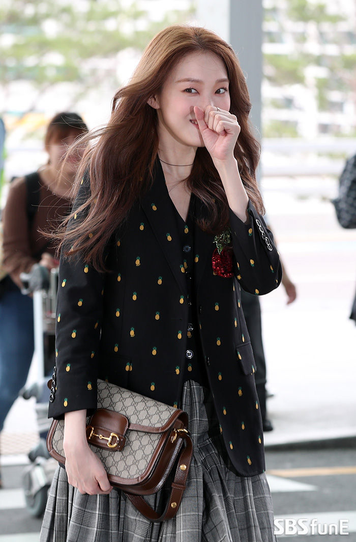 Actress Lee Sung-kyung, who is departing with Italy Milan to attend the Fashion show, arrives at Incheon International Airport on the afternoon of the 20th and heads to Departure.