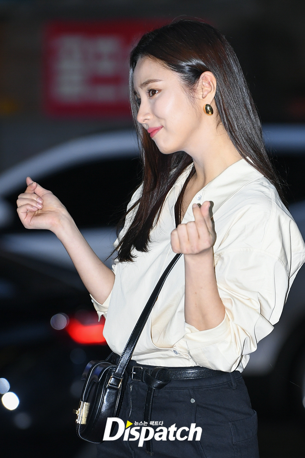 MBC Drama New Entrepreneur Koo Hae-ryeong Jongbangyeon was held at a restaurant in Yeouido, Yeongdeungpo-gu, Seoul on the afternoon of the 20th.Shin Se-kyung showed off her lovely charm by posing in various hearts.Beauty flashes.Get into the hearts.a lovely charm