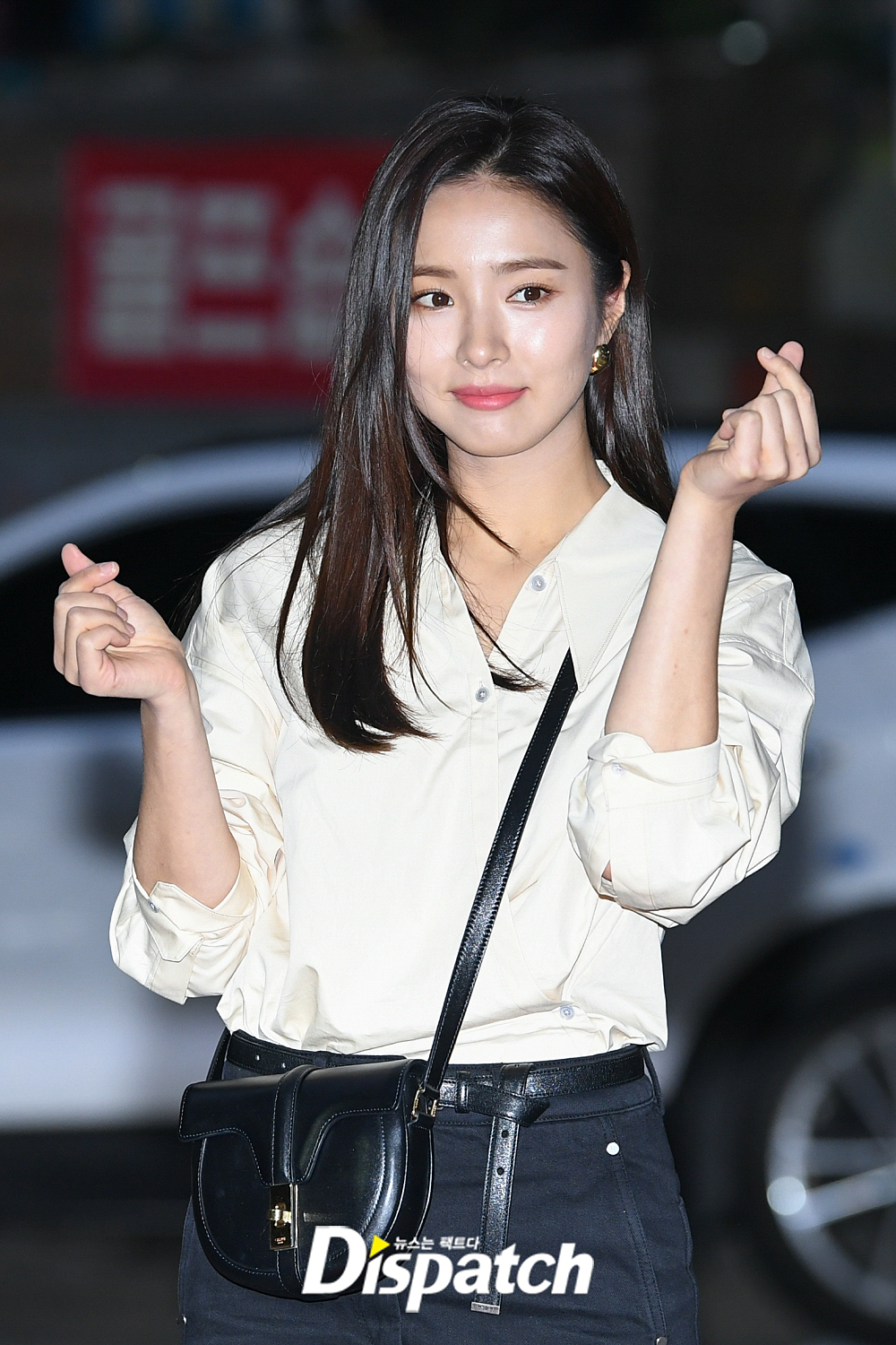 MBC Drama New Entrepreneur Koo Hae-ryeong Jongbangyeon was held at a restaurant in Yeouido, Yeongdeungpo-gu, Seoul on the afternoon of the 20th.Shin Se-kyung showed off her lovely charm by posing in various hearts.Beauty flashes.Get into the hearts.a lovely charm