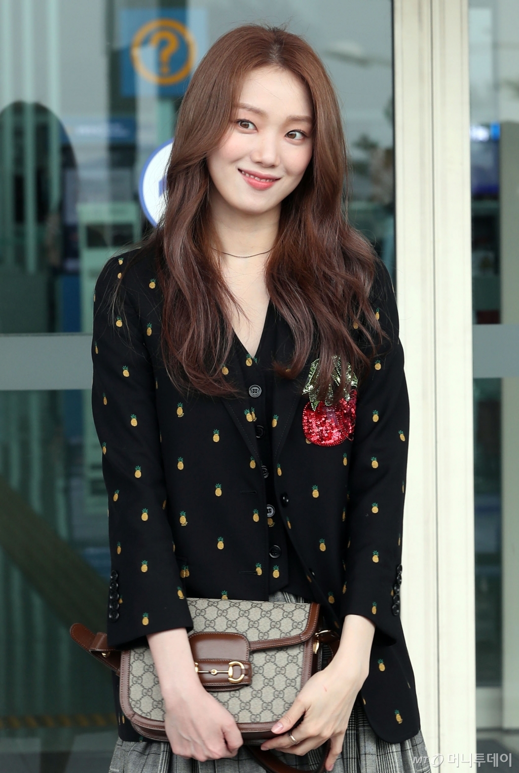 Actor Lee Sung-kyung is leaving Incheon International Airport on the afternoon of the 20th to attend the fashion brand event in Italy Milan.