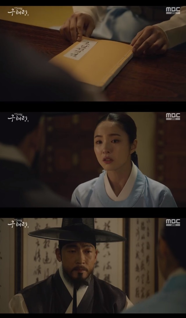 Shin Se-kyung wept to learn why his father Lee Seung-hyo diedIn the MBC drama Rookie Historian Goe-ryung, which was broadcast on September 19th, 35-36 times (played by Kim Ho-soo/directed by Kang Il-soo Han Hyun-hee)Rookie Historian Goo Hae-ryung (Shin Se-kyung) read and fathered Hodams Presbytery, Youngan Seo Moon-jik (Lee Se Se-kyoung) the cause of his death.The book Hodam Teacher was sprayed in the palace, and Rookie Historian Goo Hae-ryung also read the book.Hodam meant the name of King Jong-ju Lee and his book, and the book recorded the history of Lee and Lee opening Seoraewon and studying Western medicine, and those who disapproved of it.Rookie Historian Goo Hae-ryung read a book and told his brother, Koo Jae-kyung (Fairy-hwan), Where is the truth and how much is the novel?Is the person who framed these two people now the Lord and the Reverend?You should not interfere with this, said Koo Jae-kyung. I will find a ship to Qing Dynasty tomorrow morning.Twenty years ago, my father greeted me as usual and left home and never came back that morning, said Rookie Historian Goo Hae-ryung.I cant lose him that much, so tell me, whats going on. What can I do?But Koo said, All you can do is survive. That was your promise. To save you, to protect you from their hands.So please dont get any closer.Yoo Gyeong-sang