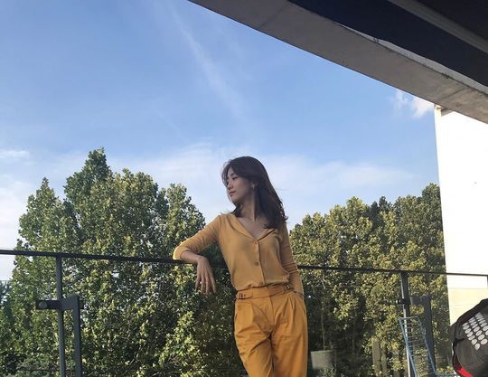 The daily routine of Park Ha-sun has been revealed.Actor Park Ha-sun posted two photos on his Instagram account on September 20.The photo shows Park Ha-sun wearing yellow top and bottoms; innocent beautiful looks catch the eye.kim myeong-mi
