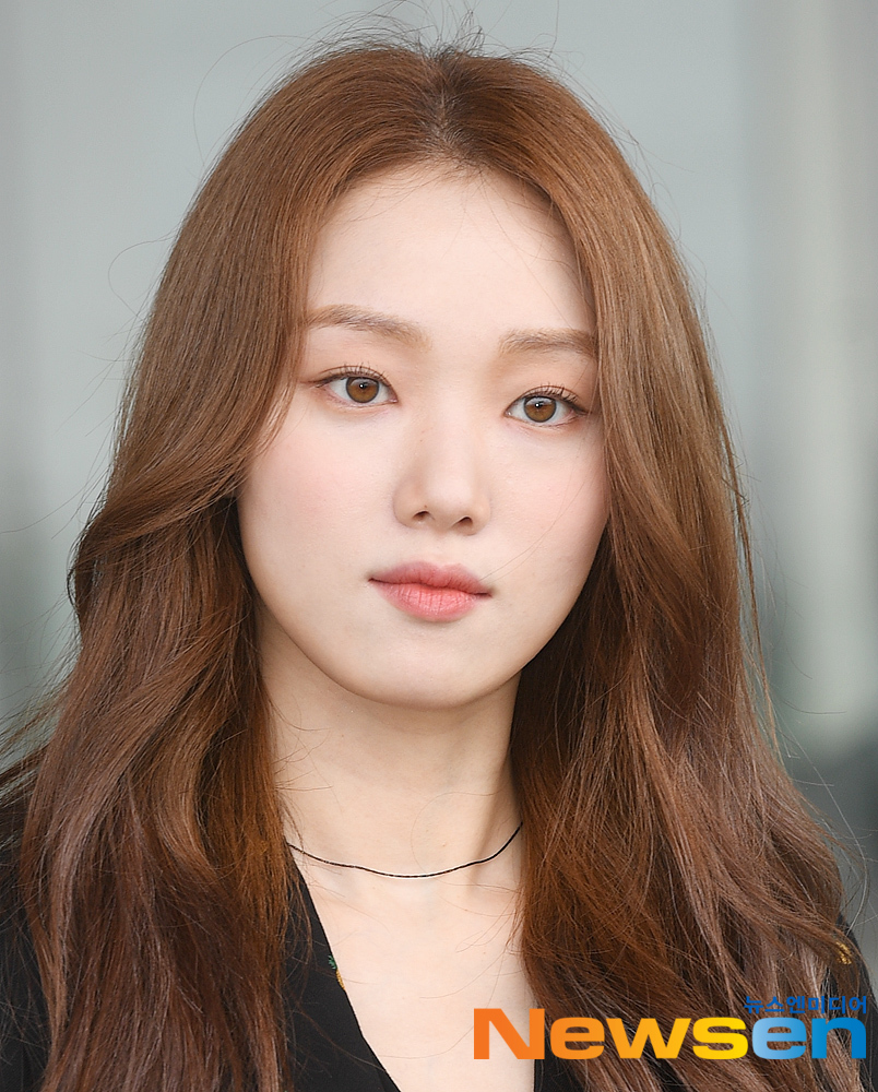 Lee Sung-kyung , an extraordinary atmosphere