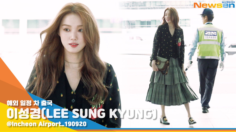 Actor Lee Sung-kyung (LEE SUNG KYUNG) left for Milan on September 20th to attend overseas fashion week schedules through Incheon International Airport in Unseo-dong, Jung-gu, Incheon.Actor Lee Seong-gyeong is headed to the departure hall.luncheon