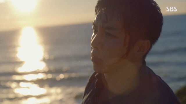 Lee Seung-gi has a hunch there is a conspiracy in his nephews Planes crash.In the first episode of SBSs new gilt drama, Vagabond (playplayplay by Jang Young-chul, Jung Kyung-soon/directed Yoo In-sik), which aired on September 20, a picture of Cha Dal-geon (Lee Seung-gi), suffering from his nephews death, was drawn.On the day of the broadcast, a picture of a cart preparing a shooting error in a desolate desert was revealed.Then a limousine passed, and Chadalgans partner blew off the wheels of the car, luring people inside out.Then a woman got out of the car, and Cha Dal-geon tried to shoot the woman, but was surprised to see the face of Gohari (Suzie).Time has flowed into the past, and Cha Dal-geon was auditioning for the Korea Action Center.Cha Dal-gun, who raised his son alone, started his stuntman life with a brick sticking, but he showed his extraordinary motivation.He was not able to live with his nephew, but he stopped driving a taxi with a stuntman.My nephew accidentally saw that the Jackie Chan data that Cha Dal-geon kept was abandoned and tried to give up going to Morocco as a childrens Taekwondo demonstration team.I dont think the money will pay for it. Youre 11 years old. Be a little pathetic.I have to spend a lot on The Uncle, why do you like adults? But I did not try to listen easily.NIS Black Agent Ko Hae-ri was working under the guise of a contract worker at the States Morocco Korea Embassy.He repeatedly made mistakes and mistakes and was treated pathetic by his employees, but he continued his work by recovering hidden cameras from behind.The nephew eventually turned his mind around and boarded Planes to Morocco.At that time, a man in Lisbon, Portugal, secretly calls Korea Airlines to avoid peoples eyes and says, We must prevent the B357 Planes takeoff to Morocco.The terrorists have been on board. Planes will fall. But the terrorist was found and killed.Eventually Planes crashed, and Jessica Lee (Moon Jung-hee), who was working hard on the next generation fighter business, took advantage of the highlands.Chadalgan, who was eating at the restaurant, was devastated when he accidentally heard about the Planes crash on the news.He left for Morocco to hold a joint memorial service as a bereaved family member, and accidentally met a person who boarded Planes with his nephew in the bathroom.Lee Ha-na