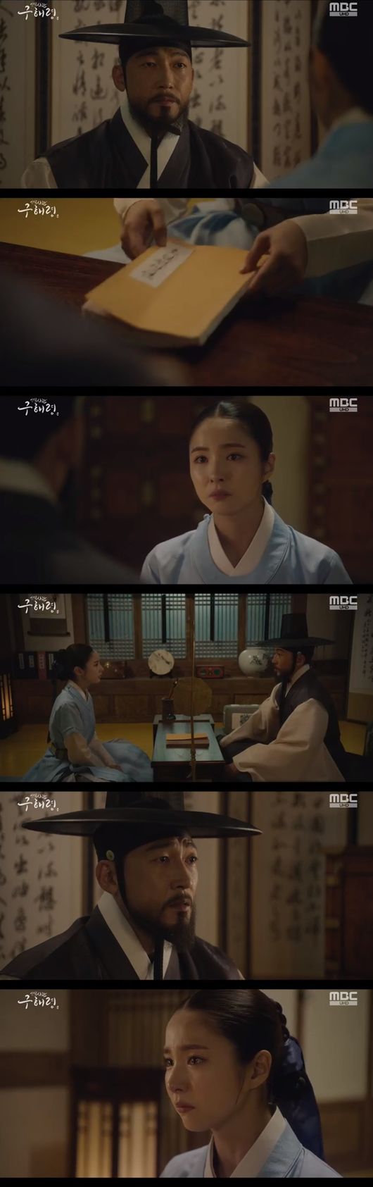 Shin Se-kyung read the Hodam Teachers Exhibition, which remained a gold medal in history.In the MBC drama New Entrance Rookie Historian Goo Hae-ryung broadcasted on the 19th, Rookie Historian Goo Hae-ryung read the book Hodam Seonjeon which was a gold book and began to dig into the truth of Seoraewon.On this day, the palace began to turn around with the purposeful sprinkle of someone.Rookie Historian Goo Hae-ryung hunched that the book was the one that Irim was looking for and hid it.Those who put the money in their mouths will tie it to the mold and pull their tongues out, said Lee Tae-tae (Kim Min-sang); Min Ik-pyeong (Choi Deok-moon), The real bad people are those who spread the gold.The King already knows the criminal, does he not?The person who brought the money to the palace should be treated and punished as a sinner in the band. Please do this calmly, Min said.Min Ik-pyeong assumed that the person who spread the exhibition of Hodam to the palace was Lim (Kim Yeo-jin).Rookie Historian Goo Hae-ryung read the Hodam teachers exhibition and learned the truth of Seoraewon made by Hodam and Youngan.Seoraewon was a place where everyone studied together and learned medicine without discrimination between identity and gender.However, the people of the world saw Seoraewon with bad eyes, and eventually Seoraewon was lost in the hands of Min-pyeong and Itae.Rookie Historian Goo Hae-ryung said, No matter how you think, there is only one person who knows more about Seoraewon.Is this the book brother written? Where is the truth and how far is the novel?If Youngan is my father and Hodam is a lord, the people who framed these two people are now the present. But Koo Jae-kyung (Fairy Hwan) told Rookie Historian Goo Hae-ryung: You get your hands off this.Rookie Historian Goo Hae-ryung said, Why did not you tell me? I did not know that, and I have been in and out every day.What are you trying to do? he asked.Ill find out about the ship tomorrow morning, and go out for a while, said Koo Jae-kyung, but Rookie Historian Goo Hae-ryung, tearfully, refused.Rookie Historian Goo Hae-ryung said: Twenty years ago that morning my father greeted me as usual and never returned.I can not lose even my brother. So, all you can do is survive. That is my promise to the teacher.Protecting you from them. So do not get closer to this anymore. Eventually Rookie Historian Goo Hae-ryung decided to dig the truth alone.