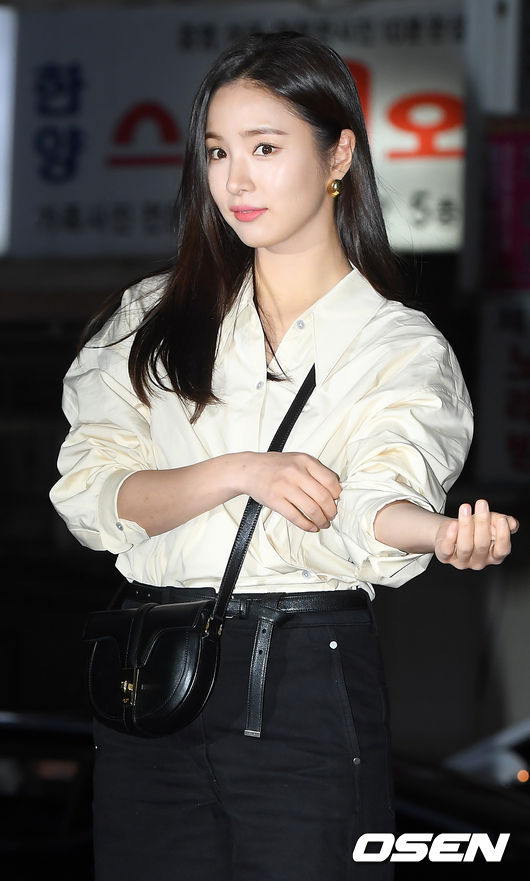 On the afternoon of the 20th, MBC drama New Entrepreneur Gu Hye-ryong was held at a restaurant in Seoul Youngdeungpo District Yeouido-dong.Actor Shin Se-kyung poses as he enters the scene.