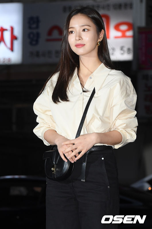 On the afternoon of the 20th, MBC drama New Entrepreneur Gu Hye-ryong was held at a restaurant in Seoul Youngdeungpo District Yeouido-dong.Actor Shin Se-kyung poses as he enters the scene.