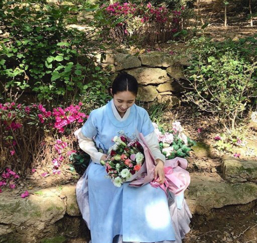 Actor Shin Se-kyung finished the final filming of the MBC drama Na Hae-ryung.On Tuesday, Shin Se-kyung released a photo of her holding a bouquet of flowers on her social networking service, along with an article entitled Last shot: Thank you, I love you.Shin Se-kyung in the SNS photo is smiling at the bouquet of flowers.Na Hae-ryung, the first new employee to broadcast in July, ranked first in the tree drama with an average audience rating of 6% (based on Nielsen Korea) from the first to 36 times.The new employee, Na Hae-ryung, will end 40 times on the 26th.