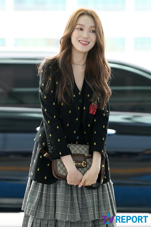 Actor Lee Sung-kyung left for Milan, Italy, via the Incheon International Airport Terminal #2 for a Fashion show on Tuesday afternoon.