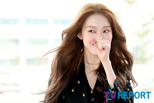 Actor Lee Sung-kyung left for Milan, Italy, via the Incheon International Airport Terminal #2 for a Fashion show on Tuesday afternoon.