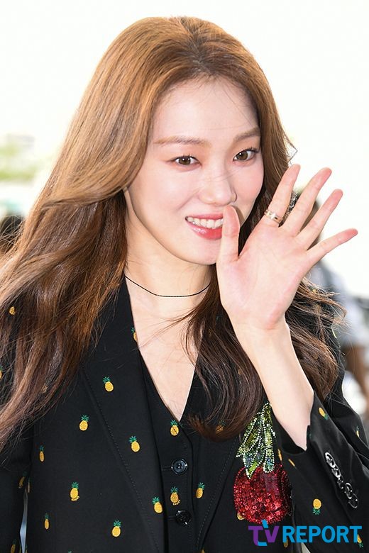 Actor Lee Sung-kyung left for Milan, Italy, via the Incheon International Airport Terminal #2 for a Fashion show on Tuesday afternoon.