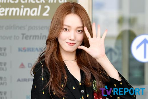 Actor Lee Sung-kyung left for Milan, Italy, via the Incheon International Airport Terminal #2 for a Fashion show on Tuesday afternoon.