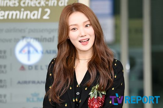 Actor Lee Sung-kyung left for Milan, Italy, via the Incheon International Airport Terminal #2 for a Fashion show on Tuesday afternoon.