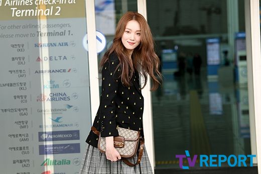 Actor Lee Sung-kyung left for Milan, Italy, via the second passenger terminal of the Incheon International Airport, to attend the Fashion show on Tuesday afternoon.