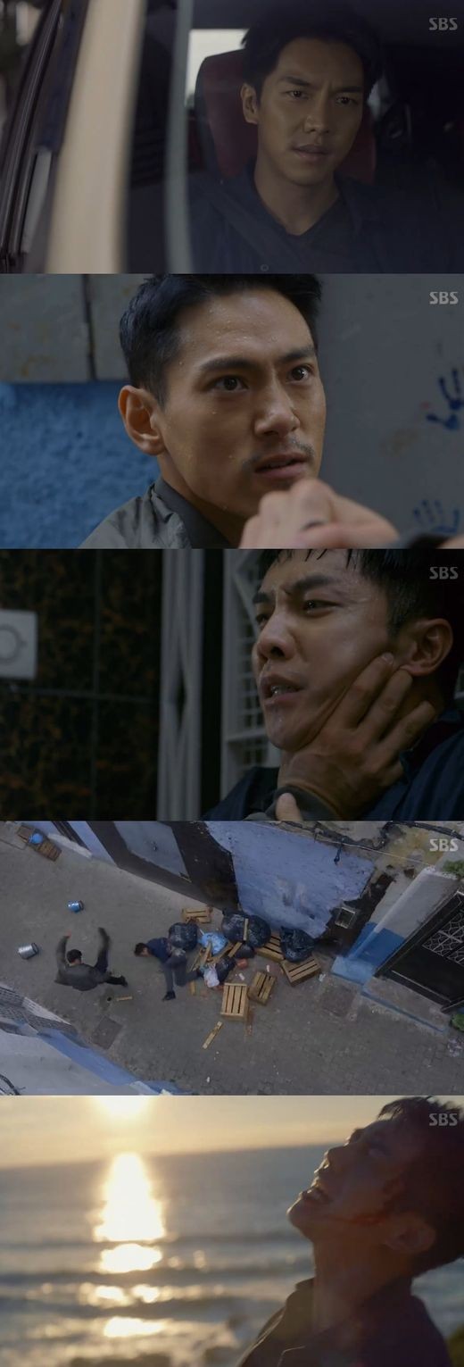 The civil port plane attack that killed 200 people. Lee Seung-gi, who lost his only blood in this incident, is on the trail.On SBSs Vagabond, which was first broadcast on the 20th, Dalgun (Lee Seung-gi), who confronts a civilian plane terrorist, was portrayed.Dalgan is a stuntman, trying to overcome his life as a taxi driver. Dalgan raised his dream as an action star by supporting his only blood, his nephew.If Hoony was invited to a government event and tried to refuse it over security issues, Dalgan was upset that he should be a little sad and write a flock to The Uncle.Hoon said, Then the mountain village is a little mature. I do not know anything.Huny had a conflict with Dalgun even on his departure day, and Dalgun, who could not bear it, shouted, The Uncle is hard to raise you, even if you listen to words.When Hoon said, I regret living with The Uncle, Dalgan said, So go to the orphanage.Dalgans tragedy is that Hoonys Morocco-bound Planes were crashed by a black conspiracy; there was a tip-off call to stop takeoff, but he could not avoid terrorism.I feel a sense of self-defeating that I have not fulfilled my responsibilities as president, and I cant even hold myself together, said President Kook-pyo (Baek Yoon-sik).I sincerely express my condolences to the bereaved families and the people. Dalgan checked the victim list with Hoons name and the Scream. What Hoon left for him was a video letter that meant an apology.The Uncle is the best time to act, Hoon said, smiling brightly, and when youre there, fri your eggs, and its very delicious.Then, when he went to Morocco, he confirmed that the man in the video left by Hoon survived and chased him, and Dalgan convinced him to be a terrorist and asked, Why did you drop Planes?Dalgan had a chase with the man but ended up missing him.In the trailer, Harry (Suzie), who is involved with Dalgan, who claims the Planes accident as a terrorist attack, was drawn and predicted the full-scale development.