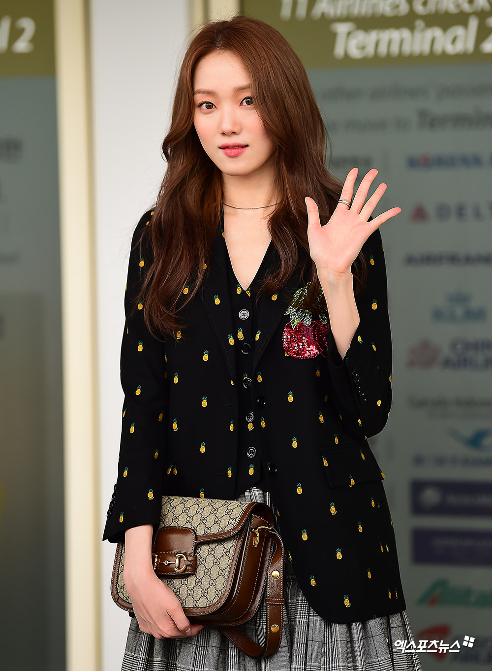 Actor Lee Sung-kyung is leaving for Italy Milan via the Incheon International Airport on Tuesday afternoon to attend the Fashion show.