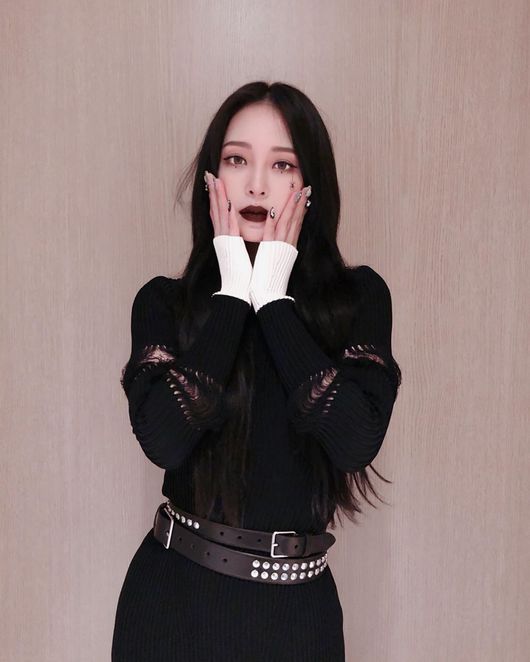 Actor Han Ye-seul flaunted her outstanding beautiful looksHan Ye-seul posted four photos on his Instagram on the 21st.Han Ye-seul in the public photo makes a make-up reminiscent of a vampire and Celebratory photo, Han Ye-seul added shades with a dark red shadow, and filled his lips with a blood lipstick, as well as drawing spiders under his left eye tail.Han Ye-seul boasts a horror make-up, but also a beautiful look that anyone can see, especially the Chunjang Lip that is hard to match.Han Ye-seul will take MC in MBC entertainment program Sisters Rice Long which has recently been decided to be regular.Han Ye-seul Instagram