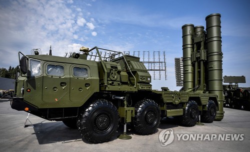 2017 모스크바 군사기술포럼에 전시된 러시아 S-400 대공미사일 [AFP=연합뉴스 자료사진]