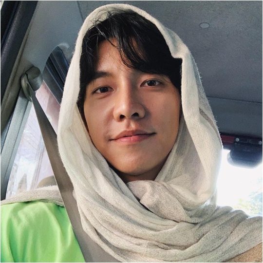 Actor Lee Seung-gi wrote an article on his 20th instagram to encourage SBS gilt drama Vagabond.Lee Seung-gi said, Unfortunately, the first episode is not going to be broadcast live.I want you to enjoy the first broadcast on my behalf and I want to hear how you felt.  Please fix the channel for the first broadcast of Vagabond.I wont regret it, he said.Vagabond is an espionage action drama. Lee Seung-gi plays the role of Cha Dal-gun in the play.In the second episode, which aired on the 21st, Cha Dal-gun and Go Hae-ri (played by Bae Su-ri) felt that terrorists were behind the crash of a civil port plane.Cha Dal-gun and Go Hae-ri started their full-scale cooperation with each other in antagonism and distrust for finding the truth hidden in the plane crash.Vagabond is broadcast every Friday and Saturday at 10 pm.