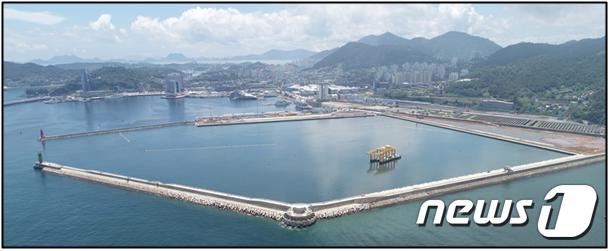19일 준공된여수신북항 외곽시설(해양수산부 제공)? 뉴스1