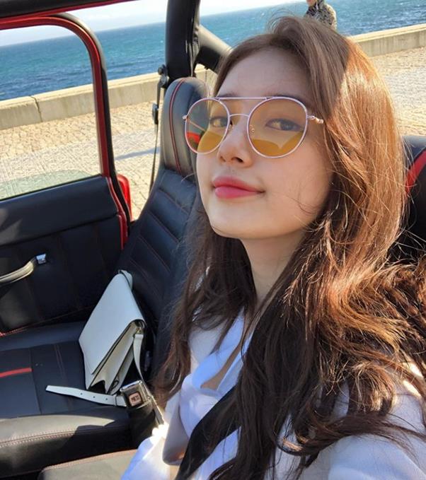 Bae Suzy reveals recent statusOn the 21st, Bae Suzy posted a picture on his SNS with an article entitled Harry, do not go to work, take selfie, and do your job today.In the open photo, Bae Suzy is sitting in the drivers seat of the car and staring at Camera and shooting Selfie.Bae Suzy, who boasts a charming charm with a full-colored pose with orange sunglasses fully digested, catches the eye.On the other hand, Bae Suzy appeared as a high Harry in SBSs new gilt drama Baega Bond, which was first broadcast on the 20th, and announced another Acting transformation.