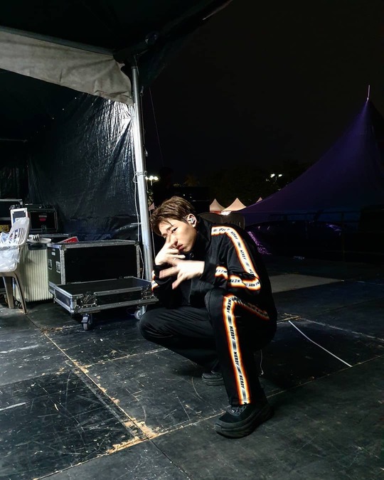 Singer Zico showed off his warm visuals.Zico posted a picture on his Instagram on September 21 with an article entitled Funny.The photo shows Zico in a tracksuit. Zico stares at the camera with intense eyes. Zicos charismatic atmosphere catches his eye.The fans who responded to the photos responded Thank you, Cute, It is really cool. It is the best.delay stock