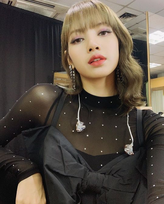 Group BLACKPINK member Lisa boasted outstanding beautiful looks and fan love.Lisa wrote on her Instagram on September 22, Blink (BLACKPINK official fandom name)! It was so nice to be able to spend such precious times together!Thank you for being with us all the time. You know? We should not have Blink. Inside the photo was a picture of Lisa in a see-through black costume, with her dreamy eyes staring at the camera.Lisas blemishesless white-oak skin and exotic features catch her eye.The fans who responded to the photos responded such as real queen, We should not have Lisa and It is so beautiful.delay stock