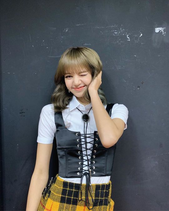 Group BLACKPINK member Lisa boasted outstanding beautiful looks and fan love.Lisa wrote on her Instagram on September 22, Blink (BLACKPINK official fandom name)! It was so nice to be able to spend such precious times together!Thank you for being with us all the time. You know? We should not have Blink. Inside the photo was a picture of Lisa in a see-through black costume, with her dreamy eyes staring at the camera.Lisas blemishesless white-oak skin and exotic features catch her eye.The fans who responded to the photos responded such as real queen, We should not have Lisa and It is so beautiful.delay stock