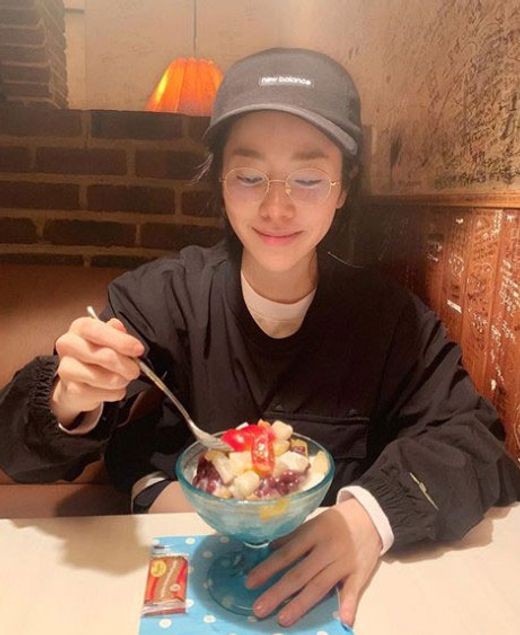 Actor Han Ji-min has released a picture of his daily life.Han Ji-min posted an article and a photo on his Instagram on the 21st, Summers end of the day.In the photo, Han Ji-min is standing with a spoon while looking at the delicious bean curd.Han Ji-mins face, which is dressed in casual clothes matching black Hat and glasses, is dotted with a subtle smile.In the daily life of eating red bean ice water, the unique charm is seen and attracts attention.Han Ji-min starred as Lee Jung-in in the drama Spring Night, which ended in July.