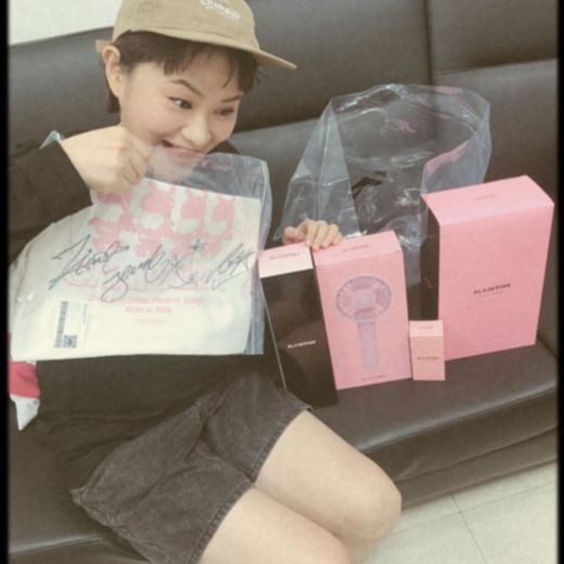 Broadcaster Kim Shin-Young was excited about meeting with group BLACKPINK.Kim Shin-Young released a photo of BLACKPINK on Instagram on the 22nd.Kim Shin-Young, who is in charge of BLACKPINKs fan meeting society, seems to have commemorated it.In the photo, Kim Shin-Young is smiling with a succulent smile while posing like BLACKPINK.Kim Shin-Young also matched black shoes and pink socks to express BLACKPINK in a sense.Kim Shin-Young said, #BLACKPINK # Blink # Goods Gift # Blpping with your seniors!!!! # 3 Years of congratulations on the first fan meeting and thank you for calling me. # Private stage twern (genderful version) Blinks are also together. # Celeb Five # Anbon Snow Pose # Clothes Black Shoe + Pink Socks He added.