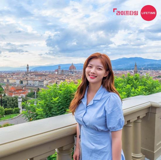 A photo of the scene of Harp The Holiday Italy, which contains the lovely transform of Actor Kim Yoo-jung, was released in surprise.Kim Yoo-jungs on-site photos, which appear on the lifetime channels solo travel entertainment program Harp The Holiday, are released, raising expectations before the first broadcast.Harp The Holiday, which includes Kim Yoo-jungs simple and simple local life, will be released on the Lifetime channel at 8:30 pm on the same night, starting with the digital premiere on September 30 (Mon).In the photo of the lifetime Harp The Holiday, which was released this time, the different appearance of Kim Yoo-jung, who is not an actor in his 17th year of debut, is unremarkable.You can see Kim Yoo-jung, who has never seen before, from struggling with gelato shop to challenging to bake pizza.You can also see the lovely charm unique to Kim Yoo-jung.It is attracting the attention of viewers with visuals that are healing just by looking at it. It is going to melt perfectly in Italy and emit 180 degrees different charm as the X The Passenger.Meanwhile, the Lifetime Channel will hold a cheering event for viewers of Harp The Holiday.If you leave Kim Yoo-jungs Harp The Holiday cheering comment on the official YouTube and Instagram of the Lifetime channel or leave the home authenticated text at #1590 (100 won per case), you will be presented with a round-trip ticket through a lottery.The event will also provide a European travel discount for lifetime viewers only, along with the global travel activity essential app KLOOK.Harp The Holiday, which can confirm the unusual appearance of Actor Kim Yoo-jung in the 17th year, which was not seen anywhere, will be broadcast on the Lifetime channel every Monday starting with the first release on September 30th (Monday).Photo: ANN provides Networks Korea with lifetime