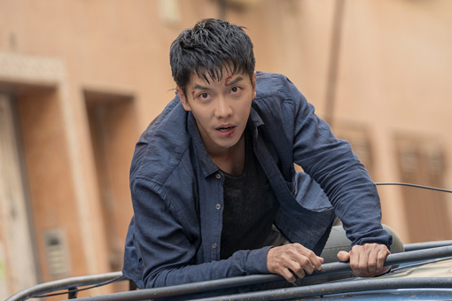 Attention is high to see SBSs new drama Vagabond, starring Lee Seung-gi and Bae Suzy, open a new chapter in Koreas Action Drama as the second Iris.This expectation is growing as it captures the attention of viewers by abundantly containing various attractions including colorful action.Vagabond is about the collapse of a civil-port passenger plane, which will include stuntmen and NIS agents digging into a huge national corruption.Lee Seung-gi plays Cha Dal-gun, who lost his nephew in an airliner accident in the drama, and Bae Suzy is a NIS agent and works with Lee Seung-gi.Drama, who started on the 20th, has closely solved the process of questioning the crash of the passenger plane.Large-scale production cost of 25 billion wonVagabond reminds me of KBS 2TV Drama Iris in 2009, which deals with high-intensity action, exotic scenery as well as the stories of spy agents who carry out their lives.As the broadcast broke through the audience rating of 10% (Nilson Korea) on the 21st, which was only two times on the air, viewers favorable comments continued that Action Drama, which connects Iris, seems to have a new masterpiece.In addition, the exotic scenery that was filmed and captured in Morocco for two months was enough to attract viewers.Morocco is also the space where the spy films Bone Identity and 007 Spectre were filmed.We made the most of the buzz-in-the-moment shot that looks down from top to bottom, said Lee Gil-bok, the camera director.