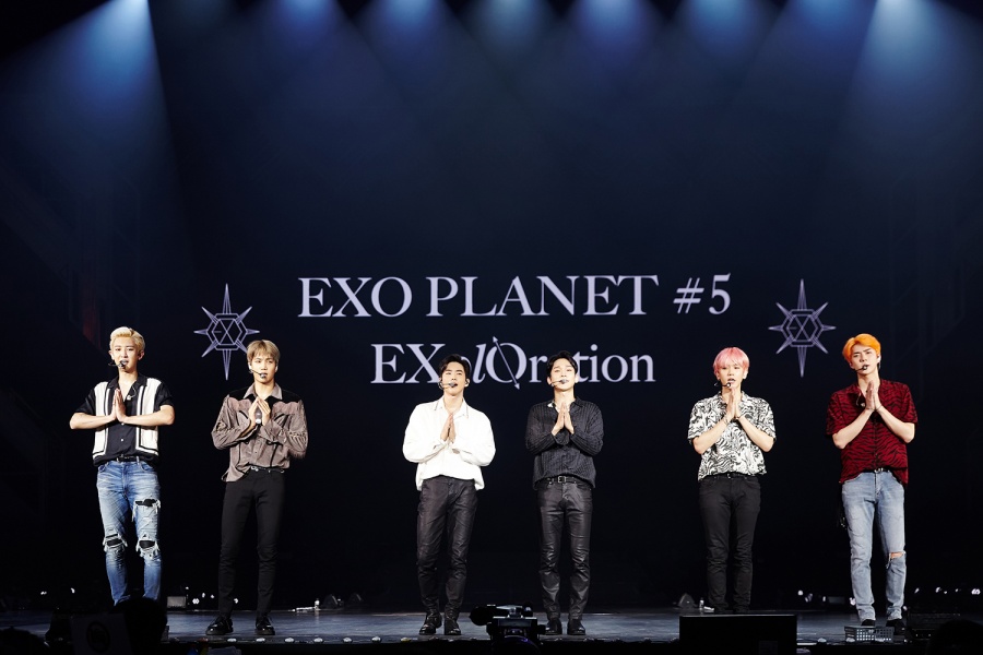 K-pop king EXO successfully completed the Bangkok solo concert.EXO held EXO Planet # 5 - Remy LaCroix Floyion - in Bangkok at Bangkok Impact Arena in Thailand from September 20 to 22, and enthusiastically attracted 33,000 viewers for three days with fantastic performances that combine colorful music, power performance and colorful stage production.In particular, this performance was a perfect concert for EXOs Bangkok solo concert held in about a year and a half, so EXO sold out all three performances at the same time as ticket opening. As a result, EXO continued to march all the time from its first concert EXO Planet # 1 held in Bangkok in 2014 to EXO Planet # 5 It once again confirmed its unpopularity.In this performance, EXO has a rich stage of 23 songs from mega hits such as slut, addiction, call me baby, monster, Power to tempo, love shot, damage, time of contact, oasis, Ill be here It gave a great cheer.In addition, the audience responded enthusiastically by waving fan lights and showing how to cheer for each performance. On the 21st, the concert also sang a song of celebration for the member Chen who celebrated his birthday on the same day, and added a warm heart by holding a slogan event that said, You may be just one person in the world, but it is the whole world for us.EXO will host EXO Planet #5 - Remy LaCroix Floys Layion - In Taipei at Taipei Arena in Taiwan on September 28-29.