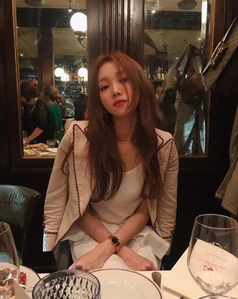 Model and Actor Lee Sung-kyung boasted an alluring atmosphere.On the 23rd, Lee Sung-kyung uploaded a picture to his SNS with an article called 2days ago.Lee Sung-kyung in the public photo is staring at the camera with his long brown hair hanging down.A lightly-clad jacket over his shoulder and an elegant white dress highlights his fashion sense.Meanwhile, Lee Sung-kyung showed off her charm of girl crush by playing the role of Cho Ji-hye in the movie Girl Cops released in May.