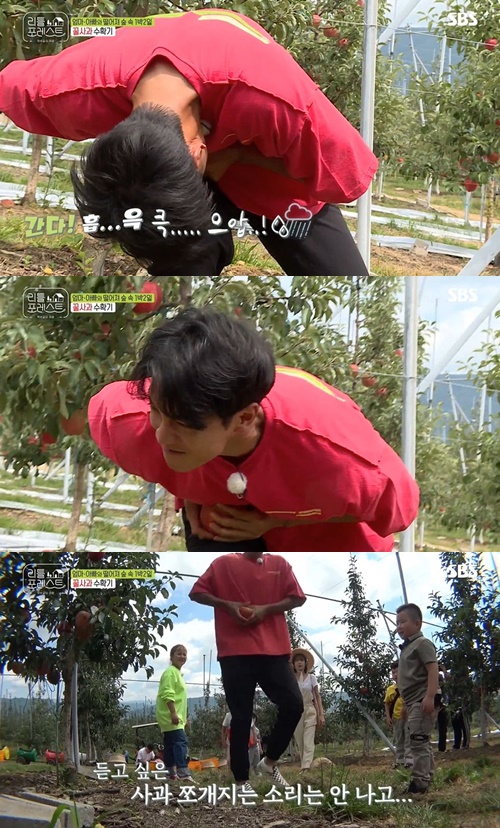 Little Forest Lee Seung-gi failed to break the apple with his hand, but failed.In SBS Little Forest, which aired on the afternoon of the 23rd, Lee Seo-jin, Lee Seung-gi, Park Na-rae and Jung So-min visited the apple farm with their children.Lee Seung-gi declared that he would split the apology with his bare hands in front of the children.Park Na-rae then called the children together, and Lee Seung-gi quipped, Do not act like a sister, I am nervous.As the children huddled together, Lee Seung-gi began to split the apple with his hands, but the apple, which was harder than he thought, was not split and Lee Seung-gi was embarrassed.I laughed when I saw the apple that I had cut with a knife to avoid the childrens gaze.