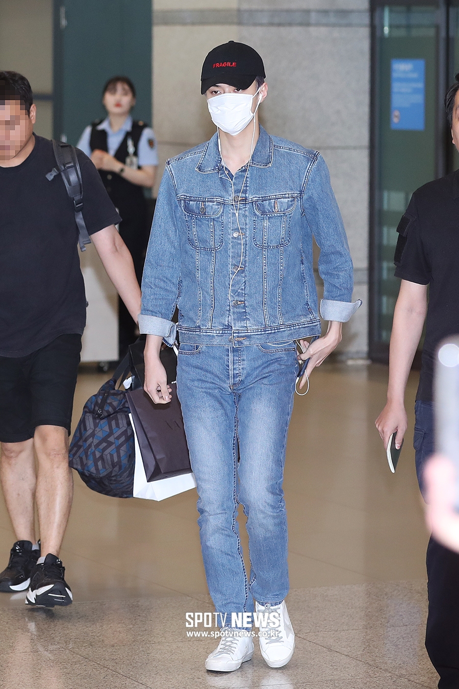 EXO Sehun is returning home via the Incheon International Airport on the morning of the 24th after finishing the Thailand fan meeting schedule.