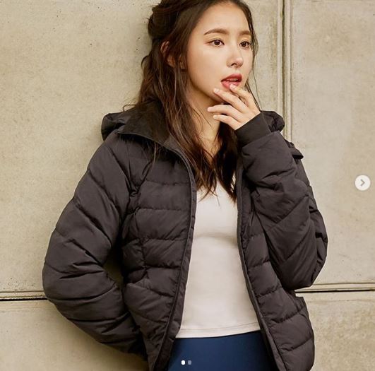 Shin Se-kyung Goose Down took control of real-time search terms and raised questions.24 Days morning portal site Real-time search rankings featured Shin Se-kyung Goose Down.Shin Se-kyung signed a Model contract with the athletic leading brand Andar in May, and is working as a brand representative model with actor Soi Hyun and girl group Gy (ITZY).At the Oquiz 20 million won event held at OK Cashbag app on the day, Oquiz is held twice a day, prequel, and main quiz, and up to 200P can be accumulated!The main character is the brand Andar who makes the story of your life  .On the other hand, Shin Se-kyung is a problematic woman of Hanyang in the 19th century in the MBC drama Na Hae-ryung. She spent her childhood in the Qing Dynasty and played the role of a curious free soul in the world, Na Hae-ryung.Photo OK Cashback App, Andar Official SNS