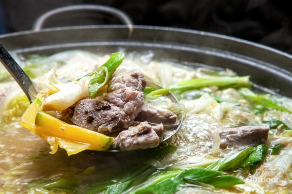 육개장 칼국수 차림상
