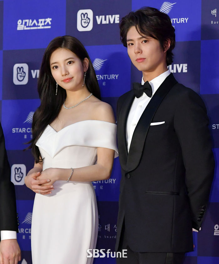 Will Actor Park Bo-gum meet on screen with Bae Suzy?Park Bo-gum is reportedly offered a role in Kim Tae-yongs new film Wonder Park, which his agency said was under review.Wonder Park is a new film prepared by director Kim Tae-yong, who is famous for Manchu (2011), after eight years; Bae Suzy, Choi Woo-sik and Tangwei are under review after receiving a proposal for the appearance.Park Bo-gum is understood to have been offered a role as boyfriend in a role that Bae Suzy is reviewing.The two have previously co-hosted the Baeksang Arts Awards, and attention is drawn to whether the relationship will lead to a movie.Park Bo-gum is currently in the midst of filming the film Seobok (directed by Lee Yong-ju).