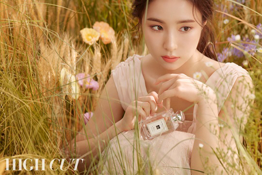 Shin Se-kyung, a pronoun of pure beauty, decorated the cover of the magazine Hycutt.Shin Se-kyung revealed a clear and transparent beauty through the star style magazine Hycutt published on September 26th.The way Shin Se-kyungs hair was scattered in the wind blowing in the golden field was mysterious as if the gates of heavenly world were opened.It was as if the flowers of the Segyeong bloomed between the warm barley, the pastel ton poppy flower, and the unnamed wild flower.The skin was transparent as if it were visible, and the eyes were so beautiful that they were unrealistic.Shin Se-kyung, who has a silky costume of coral, pink, beige and lavender tone, has a flower scent like a flower.In an interview that followed the filming, Shin Se-kyung mentioned the drama Na Hae-ryung, which is about to end.Na Hae-ryung has a unique charm among the historical characters that have been played.There is a point where the women who have been in the times meet, and they have been worried about being free from fixed ideas in expressing it. It is a character that resembles me and a lot of parts.After throwing away the troubles, I expressed what I wanted to express as I wanted, and I felt that there was no difficulty in actively drawing my original shape of living in modern times.I think I expressed 120% of what I want to express. I am going to be busy with a very busy schedule, but the energy I have is a very bright friend.Not only me, but all the crew were positively affected. It also had a major impact on the image and color of the new employee, Na Hae-ryung.Shin Se-kyungs YouTube channel, which is popular enough to be called YouTube ecosystem destroyer.Regarding this, I usually like to cook, but I wanted to leave such daily life as a record.It also seemed to be a way to communicate with fans in an interesting way during the break. I learned video editing on YouTube.Everyone knows, but Im sticking to the editing method that basically requires pulling and attaching. I bought my laptop this time because of editing. Shin Se-kyungs interviews with the pictures can be found on Hycutt 248 published on September 26th.