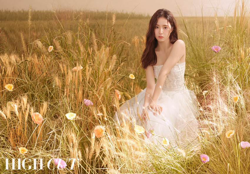 Shin Se-kyung revealed a clear and transparent beauty through the star style magazine Hycutt, which is published tomorrow (26th).The way Shin Se-kyungs hair was scattered in the wind blowing in the golden field was mysterious as if the gates of heavenly world were opened.A landscape that seems to have bloomed between warm barley, pastel ton poppy flowers and unnamed wild flowers.The skin was transparent as if it were visible, and the eyes were so beautiful that they were unrealistic.Shin Se-kyung, who has a silky costume of coral, pink, beige and lavender tone, has a flower scent like a flower.In an interview that followed the filming, Shin Se-kyung mentioned the drama Na Hae-ryung, which is about to end.Na Hae-ryung has a unique charm among the historical characters that have been played.There is a point where the women who have been in the times meet, and they have repeatedly struggled to be free from fixed ideas in expressing it. It is a character that resembles me and a lot of parts.After throwing away the troubles, I expressed what I wanted to express as I wanted, and I felt that there was no difficulty in actively drawing my original shape of living in modern times.I think I expressed 120% of what I want to express. Shin Se-kyung, who is popular enough to be called YouTube ecosystem destroyer, also showed affection for the YouTube channel.I usually like to cook, and I wanted to leave those routines as a record.It also seemed to be a way to communicate with fans in an interesting way during the break. I learned video editing on YouTube.As you can see, Im sticking to the editing method that basically requires pulling and attaching. I bought my laptop this time because of editing. 
