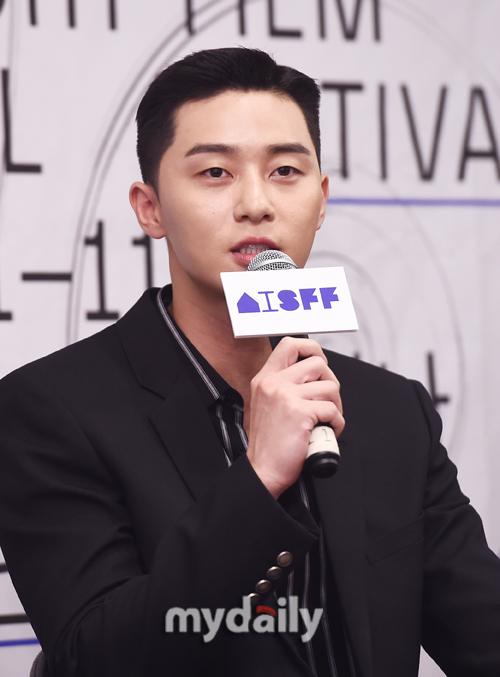 Actor Park Seo-joon was selected as a special judging committee member of the 17th Asiana International Short Film Festival, and expressed his responsibility and determination.Park Seo-joon was appointed as a special judging committee member along with Ju Bo Young.Especially, in the movie Lion released on July 31, Actor Ahn Sung-ki, who breathed in, added strength to the development of the festival.Moreover, Park Seo-joon showed a willingness to respond to the request of his senior Ahn Sung-ki despite the busy schedule of JTBCs new gilt drama Itaewon Clath shooting.Ahn Sung-ki, chairman of the executive committee, said, In the important tasks that the executive committee should do, it also includes the special committee members.I was always worried about who should be a judge this year.In the meantime, I went to the stage greeting of Lion which was released last summer and kept Park Seo-joon in mind. When the stage greetings were over, I wanted to not tell you now, so I talked about it as if it were nothing.Park Seo-joon has been over there, he quipped.Ahn Sung-ki said, I have been so helped. Park Seo-joon is having a very busy time shooting dramas. Thank you very much for participating like this.I did not see my face after the lion publicity schedule, but it is so good to meet again at this opportunity. Park Seo-joon then said, I was transferred from COEX Megabox exactly.Soon he said, I was so grateful to Mr. Ahn Sung-ki for his proposal, but the part that I had to review came to the burden.I was worried that I would be able to do the screening.But I was glad that I had the opportunity to open up a new perspective, as I did not have many opportunities to get to know short films often while I was active.I will examine the movie as objectively as possible from my standards. Park Seo-joon said, I think there are many Actors who are now given a lot of opportunities and are known to the public, but are as eager and hard-working as I was before.I am thinking about helping and encouraging them to be informed, and I think about examining them on such a basis that I can make opportunities. 