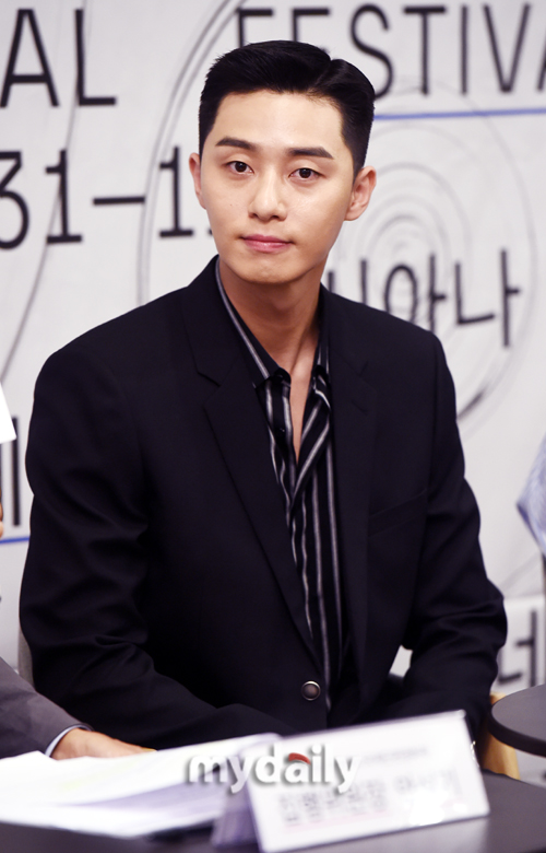 Actor Park Seo-joon was selected as a special judging committee member of the 17th Asiana International Short Film Festival, and expressed his responsibility and determination.Park Seo-joon was appointed as a special judging committee member along with Ju Bo Young.Especially, in the movie Lion released on July 31, Actor Ahn Sung-ki, who breathed in, added strength to the development of the festival.Moreover, Park Seo-joon showed a willingness to respond to the request of his senior Ahn Sung-ki despite the busy schedule of JTBCs new gilt drama Itaewon Clath shooting.Ahn Sung-ki, chairman of the executive committee, said, In the important tasks that the executive committee should do, it also includes the special committee members.I was always worried about who should be a judge this year.In the meantime, I went to the stage greeting of Lion which was released last summer and kept Park Seo-joon in mind. When the stage greetings were over, I wanted to not tell you now, so I talked about it as if it were nothing.Park Seo-joon has been over there, he quipped.Ahn Sung-ki said, I have been so helped. Park Seo-joon is having a very busy time shooting dramas. Thank you very much for participating like this.I did not see my face after the lion publicity schedule, but it is so good to meet again at this opportunity. Park Seo-joon then said, I was transferred from COEX Megabox exactly.Soon he said, I was so grateful to Mr. Ahn Sung-ki for his proposal, but the part that I had to review came to the burden.I was worried that I would be able to do the screening.But I was glad that I had the opportunity to open up a new perspective, as I did not have many opportunities to get to know short films often while I was active.I will examine the movie as objectively as possible from my standards. Park Seo-joon said, I think there are many Actors who are now given a lot of opportunities and are known to the public, but are as eager and hard-working as I was before.I am thinking about helping and encouraging them to be informed, and I think about examining them on such a basis that I can make opportunities. 