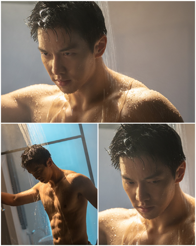 Its all about the beads that I spilled to be a tea ceremony!Vagabond single-file gentleman Lee Seung-gi has exploded masculinity by revealing his Luxury muscular body hidden in an old T-shirt.SBS gilt drama Vagabond (VAGABOND) (playwright Jang Young-chul, director Yoo In-sik / production Celltron Healthcare Entertainment CEO Park Jae-sam) is an intelligence action melody that uncovers a huge national corruption found by a man involved in a crash of a private passenger plane in a concealed truth.It showed a blockbuster down with colorful visual beauty, high intensity action scene, and solid story, and it was completely captured not only the audience rating but also the topic.Above all, in episode 2, Lee Seung-gi missed Jerome (Jew Tae-oh) who encountered him at Morocco airport and was caught in extreme Furious.Attention is focusing on whether Cha Dal-gun, who has been convinced that the crash of the passenger plane is the work of a terrorist, will start a fierce chase after chasing the accident in earnest.Lee Seung-gi has been caught in the Furious Shower Scene, which boldly reveals his bronze muscular body.In the drama, the shower is falling with the Taking Off of the top with a look of anger.Chadalgan exhales his gaze with his Pacific-like shoulders, solid chest muscles, and the eight-pack abs that go beyond the six-pack.The unusual anti-war charm of Cha Dal-geon, who was always wearing a dirt-covered T-shirt as he ran and rolled to catch terrorists, has made fans feel more excited, raising expectations for his future activities.Lee Seung-gis Furiouss Shower Scene was filmed at the set of the Paju city in Gyeonggi Province.Lee Seung-gi, who appeared with a distinctive clear smile, appeared on the scene with a shy smile as if the Taking Off scene of the first prize was shown.Lee Seung-gi, who showed tension, showed a solid body with the sound of the directors shot and the crew cheered Lee Seung-gi to encourage Feeling.And Lee Seung-gi, who was in front of the camera, fell into Feeling and quickly immersed himself in the psychological situation of Furious, frustration, and sadness, and expressed the chadalgun in the water stream with careful and accurate Feeling expression.Lee Seung-gi, in addition, has been working on physical training and action classes every day to make a slimmer and agile body in order to digest the bare body action set up by a stuntman civilian since he was cast in Vagabond.The staff applauded Lee Seung-gis efforts in the hottest performance.Celltron Healthcare Entertainment said, Lee Seung-gis efforts and enthusiasm to become a car girl impressed the production team every time he shot it. Please continue to watch Lee Seung-gi, who is making a new actor film as a car girl.Meanwhile, the third episode of Vagabond will be broadcast at 10 p.m. on the 27th (Friday).